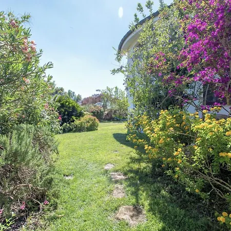 Garden In Fioretta Your Countryside Escape With Shared Pool Near Alghero Vakantiehuis